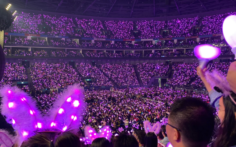 2023年演唱會(huì)現(xiàn)場(chǎng)圖片(來源網(wǎng)絡(luò))) 2023年演唱會(huì)現(xiàn)場(chǎng)圖片(來源網(wǎng)絡(luò)))